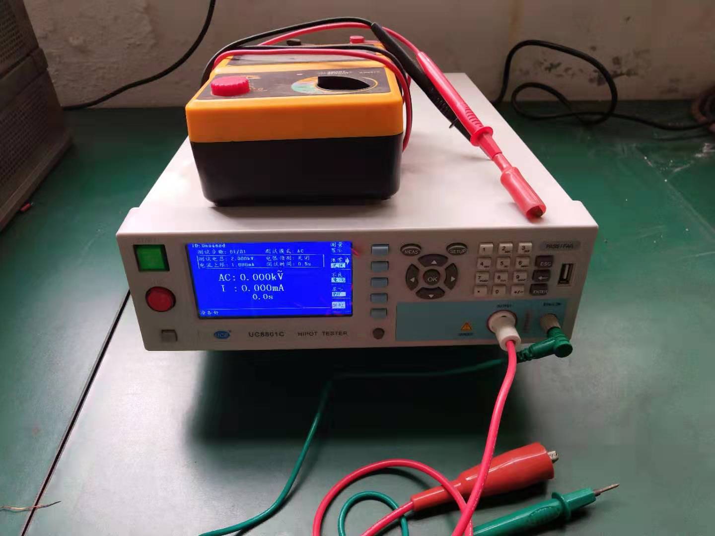 耐電壓測試儀.jpg